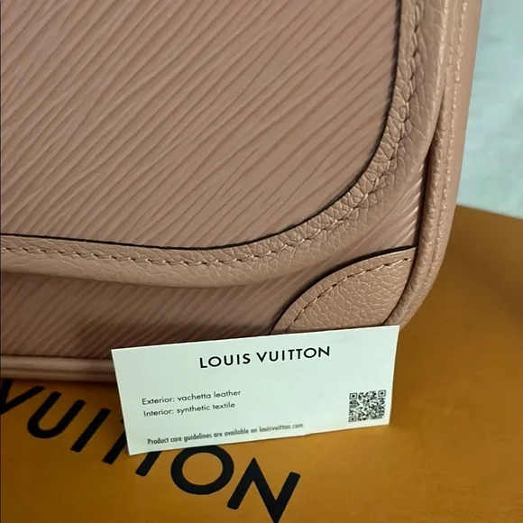 Louis Vuitton Epi Leather Blush Crossbody Bag - Picture 4 of 4